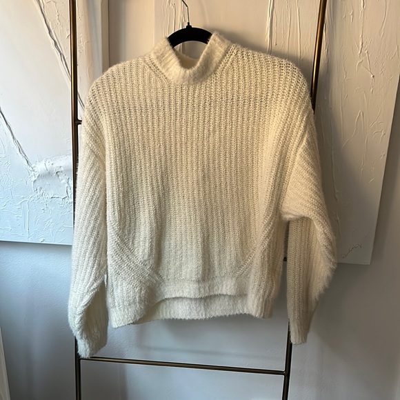 Abercrombie Ivory White Soft Sweater Small - Picture 3 of 5